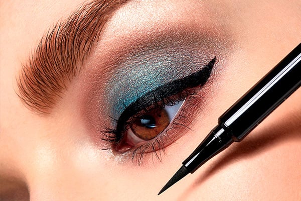 10 Best Eyeliners For Beginners of 2022 With Personal Reviews
